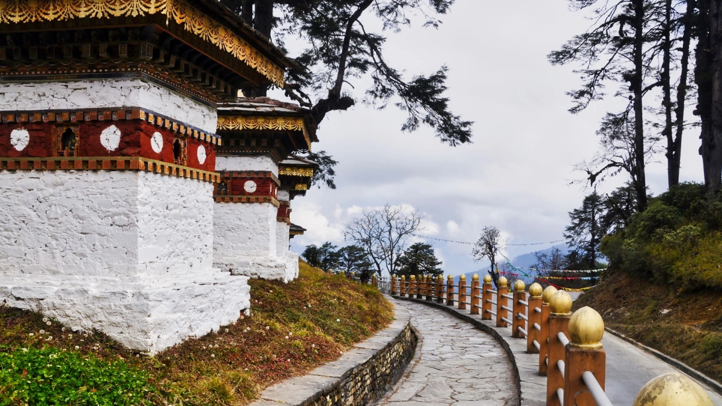 How to Travel to Bhutan from the United Kingdom (2026): A Complete Guide to Visa, SDF, Flights, & Itineraries